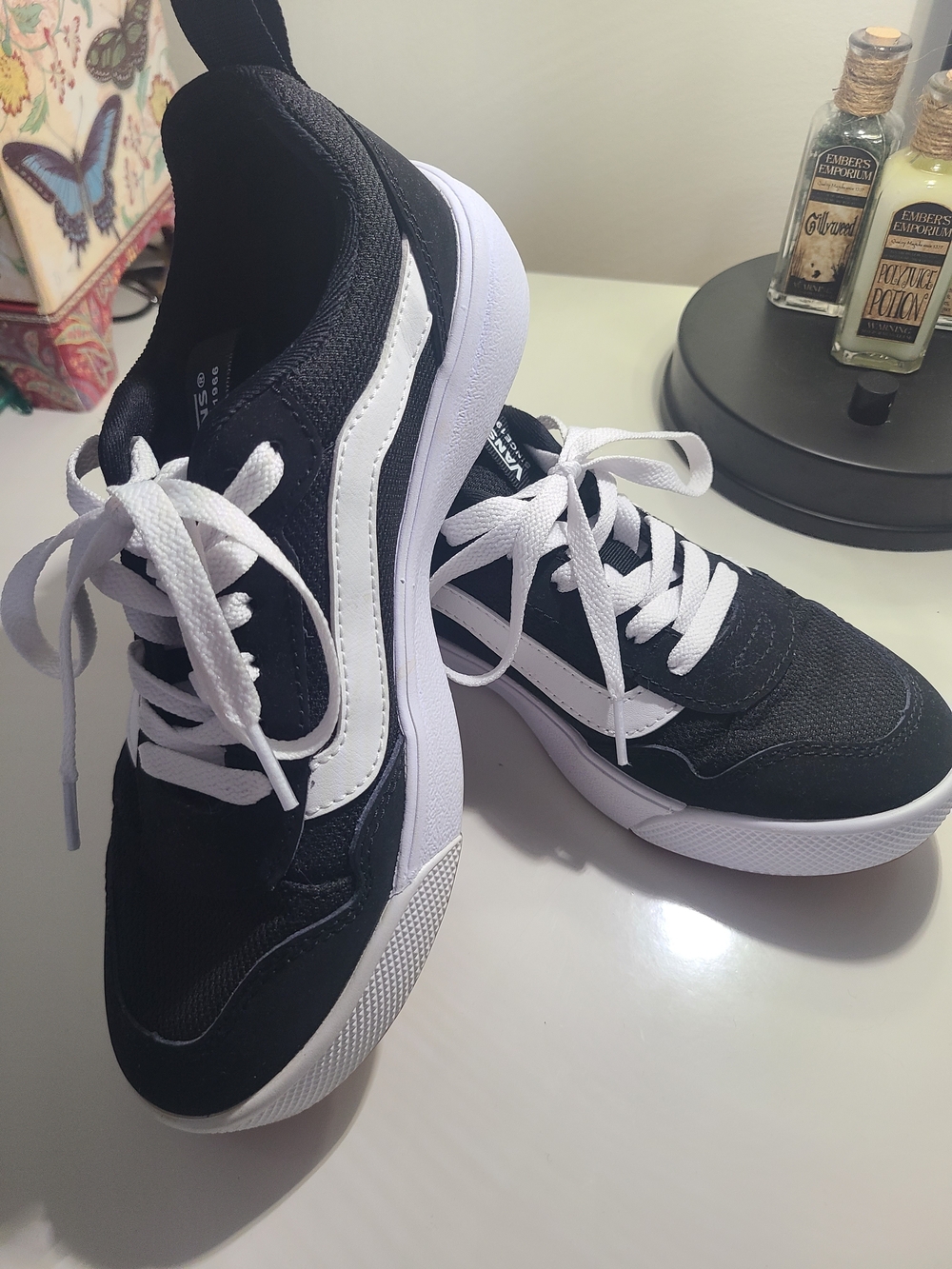 Vans Women's Black & White Low-Top Sneakers